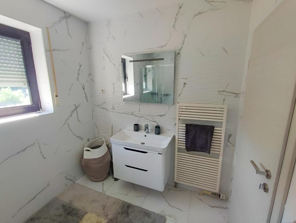 Ferienwohnung Marin - Neu Кастав Екстериор снимка
